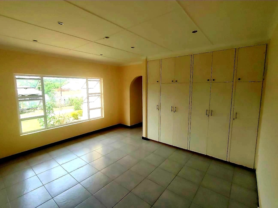 5 Bedroom Property for Sale in Beacon Bay Eastern Cape